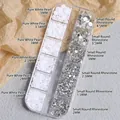 12-Gitter-Nagelkunst-Dekorationsset mit weißen Perlen und klaren runden Strasssteinen in Größen - Weiße Perle & Runder Strass (01#)