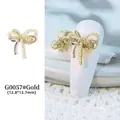 Charm d'ongle 3D en forme de nœud doré avec des perles élégantes et des zircons brillants - G57 / 12.8*13.7mm / Or