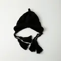 Caldo berretto invernale nero lavorato a maglia a mano con paraorecchie a nappe - M(56-58cm) / Berretto con Paraorecchie e Nappine / Nero