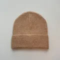 Warme Strickmütze in Kamelbraun mit Rippenstruktur für den Winter. - Einheitsgröße / Dunkelbeige