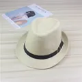 Klassischer cremefarbener Strohhut mit schwarzer Gürtelschnalle auf Holztisch - Unisex (Passend für 55-58 cm) / Beige (Gürtel)