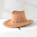 Seitenansicht eines hellbraunen Western-Cowboyhutes mit schwarzen Ziernähten und Krempe - Einheitsgröße 58cm / Hellkamel