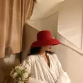 Vintage French Hepburn style large brim red straw sun hat for women's summer beach wear - Adjustable (55-60cm) / Wide Brim / Red