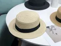Chapeau de paille d'été élégant pour femmes avec toit plat et ruban noir élégant - M (56-58cm) / Beige
