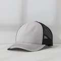 Detail of a two-tone mesh trucker hat in light grey and black with structured panels. - Adjustable (56-58cm) / Beige Gray with Black Mesh