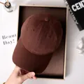 Minimalistische einfarbige braune Baumwoll-Baseballkappe, verstellbar - Einheitsgröße(Einstellbar) / Kastanienbraun