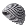 Berretto in maglia a coste grigio chiaro, accessorio invernale unisex morbido. - Taglia unica / Grigio scuro