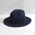 Cappello fedora in feltro di lana blu scuro con tesa larga e nastro nero per l'autunno - M（56-58cm） / Blu navy