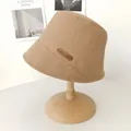 Stijlvolle kaki vissershoed voor dames met handgemaakt leren label op houten standaard - Verstelbaar / Khaki