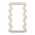 Nordische minimalistische wellenförmige cremefarbene Wandspiegel-Variante für Zimmer - Rechteckiger Wellenstil / Weiß
