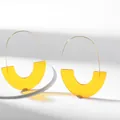 Eleganti orecchini pendenti a forma di U in acrilico giallo con ganci in lega d'oro raffinati - Gancio per orecchino geometric a semicerchio (10385_18)