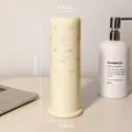 Gelbes zylindrisches Wohnheim Waschetui mit rosa Herzmuster und Maßangaben - 牙具盒-粉色
