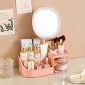 Rosa Kosmetik-Organizer mit integriertem LED-Spiegel und transparenten Schubladen - Mittel (mit LED-Spiegel) / 28.5x16x10.5cm / Nordisches Rosa