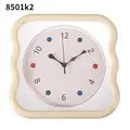 Horloge murale moderne crème à cadre ondulé, mouvement silencieux et marqueurs à points colorés - Forme ondulée (8501K1) / 30.5cm / Crème