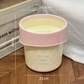 Rosa und gelber Plastikwascheimer mit Herzmustern und Maßen, Höhe 26 cm. - Gepunkteter Mülleimer - Rosa