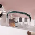 Διαφανές νεσεσέρ PVC με πράσινο φερμουάρ, που περιέχει μπουκάλια αρωμάτων. - Φερμουάρ Πράσινο / 25 Μετάξι 21x13x6cm