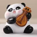 Süße Panda-Harzfigur mit Laute, dekorative Miniatur für Schreibtisch oder Auto - Laute Spielen