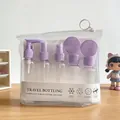 Tragbares lila Reiseflaschen-Set mit durchsichtiger Reißverschlusstasche für Kosmetik - 9-teiliges Set / Lila