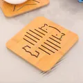Umweltfreundlicher quadratischer Holzuntersetzer mit Fischgräten-Hohl-Design für Küchentische - Große Eule