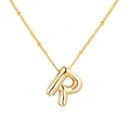 Dettaglio di una collana in acciaio inossidabile dorato con un ciondolo a lettera R - Stile Lettera R Oro