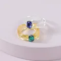 Trendiges Acryl-Ring-Set mit facettierten blauen und grünen Steinen auf pastellfarbenem Sockel - Transparenter Bernstein Grün Blau Edelstein (R180_2) / Zweiteiliges Set