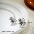 Orecchini a perno geometrici a croce testurizzati argento con stile vintage chic - Mini Orecchini Argentati a Quattro Angoli