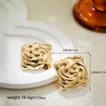 Orecchini a perno quadrati vintage placcati oro 18k con una trama a spirale di rosa - Orecchini Quadrati Irregolari Dorati