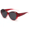 Occhiali da sole polarizzati da donna con montatura TR sfumata rossa e protezione UV. - C5 Montatura Rosso Lucido Sfumato Lenti Grigio Nero