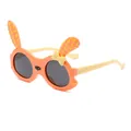 Süße orangefarbene Hasenohr-Sonnenbrille für Kinder mit weichem Silikonrahmen und Schleife - Orangener Rahmen Schwarz Graue Linse (EQ4922)
