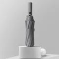 Eleganter grauer Automatik-Faltschirm für Sonne und Regen mit modernem Griff - 12 Rippen / Dunkelgrau