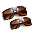 Chic oversized square parent-child sunglasses set in a stylish tortoiseshell pattern - C13 Demi Frame Gradient Tea Parent-Child Set