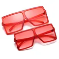Modisches Oversize Eltern-Kind Sonnenbrillen Set in lebhaftem Rot für Mutter und Tochter - Eltern-Kind-Set / Matt Roter Rahmen Farbverlauf Rot (Set)