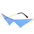Einzigartige blaue Dreieck-Katzenaugen-Sonnenbrille mit Goldrahmen für Party-Mode - Goldene Bügel Blaue Gläser