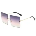 Lunettes de soleil carrées sans monture avec verres dégradés violets et monture dorée. - Triple Couleur