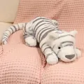 Süßes weiches weißes Schneetiger Plüschtier mit grauen Streifen in gemütlicher Liegeposition - Liegender Schneetiger Stil / 30cm