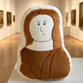 Cojín de peluche abstracto de la Mona Lisa para decoración artística de hogar y sofá - Sonrisa Misteriosa / 42-47cm