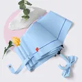 Ombrelle bleu clair de style français avec cœur rouge et poignée à nœud décoratif. - Deux Cœurs - Bleu Clair