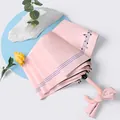 Élégant parapluie rétro français rose avec imprimés de notes de musique et poignée en J - Notes Sautantes - Rose Clair