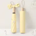 Paraguas plegable compacto con protección UV para sol y lluvia en color amarillo pálido - Beige