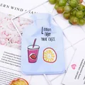 Mini bolsa de agua caliente de PVC azul claro con un lindo diseño de patrón de limón - S / Taza