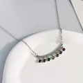 Minimalistische silberne Schlüsselbeinkette mit sieben bunten runden Edelsteinen - Bunter Edelsteinanhänger / Mehrfarbig Rund