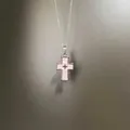 Modische Titanstahl-Halskette mit rosa Doppelkreuz-Anhänger im coolen Hip-Hop-Stil - Rosa Kreuz (XL181900) / Feine Kreuzkette (45+5)cm
