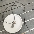 Vintage Minimalistische Pferde-Halskette mit Silberquasten an Schwarzer Kordel - Schwarze Wachskordel / Braunes Pony