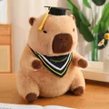 Adorable peluche de carpincho con birrete de graduación y pañuelo de celebración infantil - Estilo Gorro de Graduación Amarillo