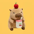 Adorable Peluche de Carpincho con Decoración de Manzana y Taza de Leche de Cereza - Estilo Taza de Té con Leche de Cereza