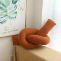 Coussin nœud orange brûlé en bouclé doux pour une décoration intérieure moderne - Nœud Torsadé / 14x165cm / Couleur caramel