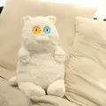 Peluche de gato blanco Bo Bo Wa auténtico con ojos amarillos y azules en un sofá cómodo - Gato Blanco de Bobowa Con Mirada Fija
