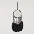 Detalle de atrapasueños negro estilo indio con plumas naturales y cuentas de colores. - Negro (0091B)