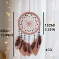 Vue détaillée de l'attrape-rêves bohème rose avec dimensions 33 cm de haut et 16 cm - Style Anneau Unique Rose / 2631B