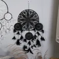 Acchiappasogni boho nero a 4 anelli, decorazione da parete fatta a mano con piume. - Quattro Anelli Neri (9202)